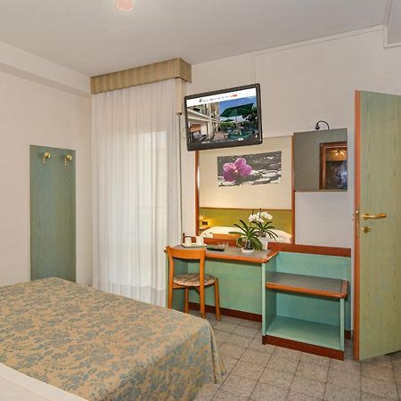 Hotel Paris Λίντο ντι Καμαϊόρε Εξωτερικό φωτογραφία