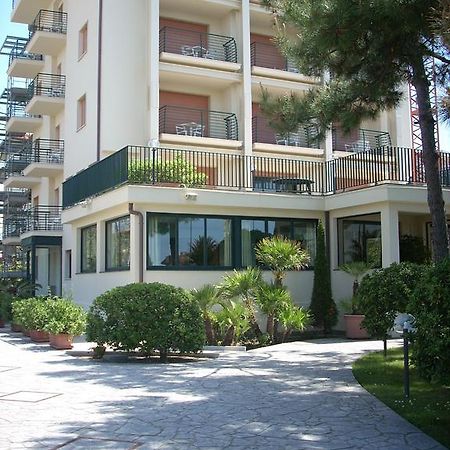 Hotel Paris Λίντο ντι Καμαϊόρε Εξωτερικό φωτογραφία