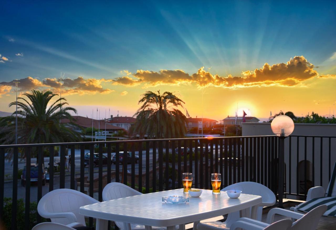 Hotel Paris Λίντο ντι Καμαϊόρε Εξωτερικό φωτογραφία