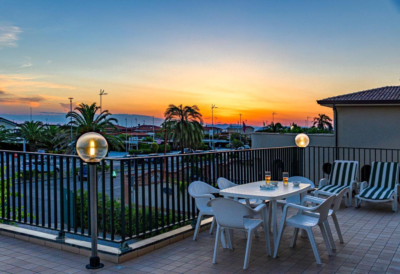 Hotel Paris Λίντο ντι Καμαϊόρε Εξωτερικό φωτογραφία