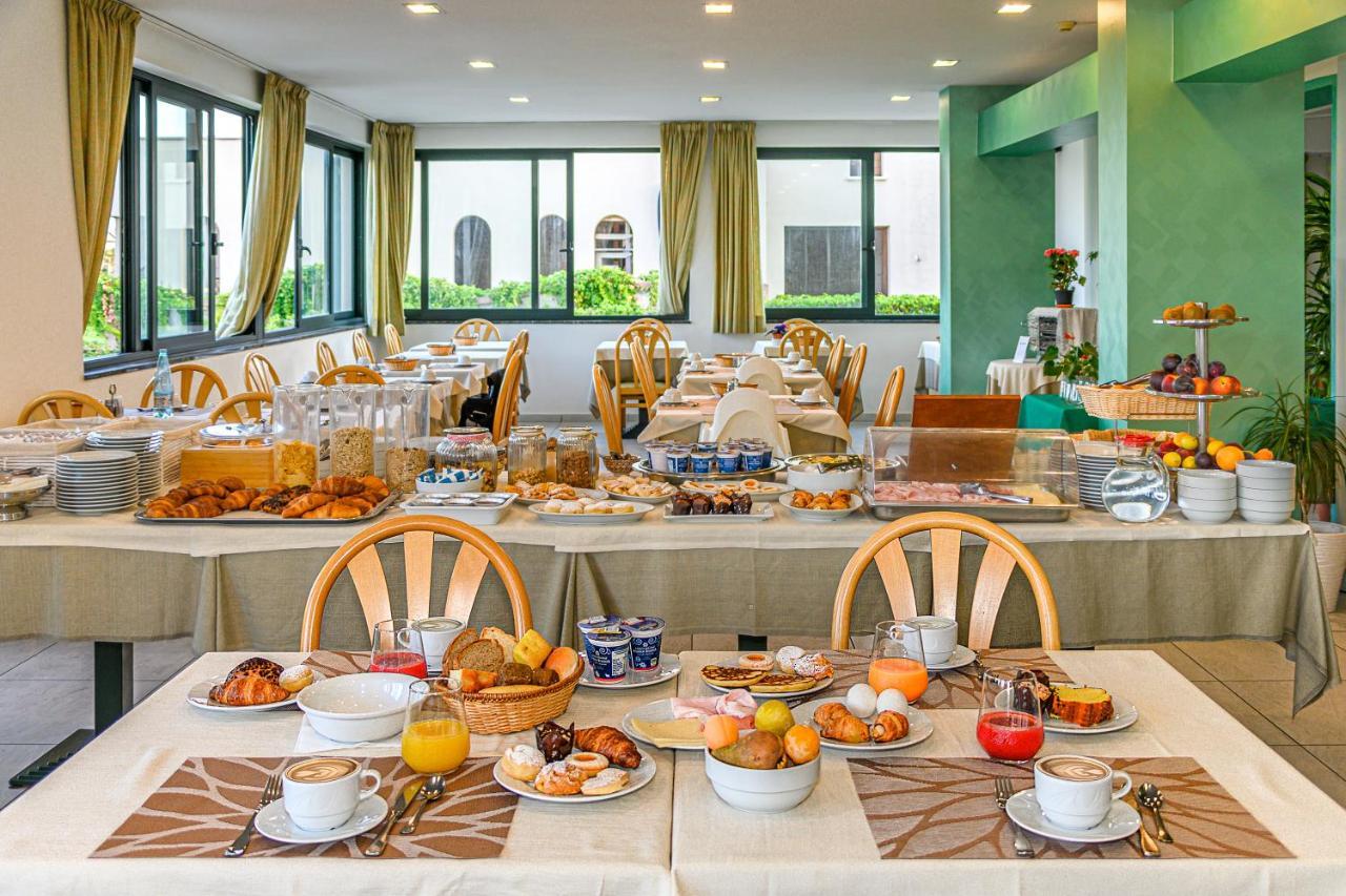Hotel Paris Λίντο ντι Καμαϊόρε Εξωτερικό φωτογραφία