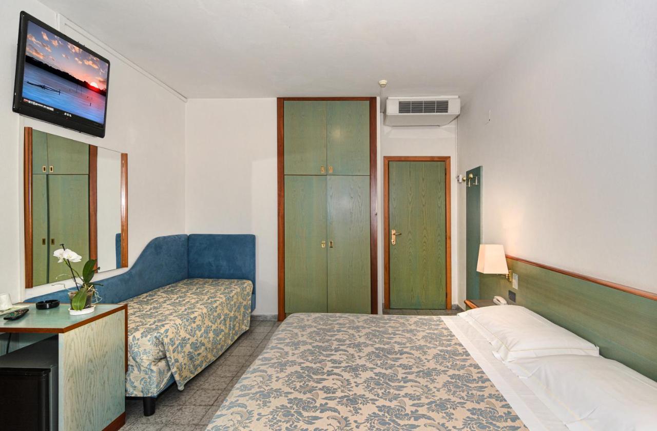 Hotel Paris Λίντο ντι Καμαϊόρε Εξωτερικό φωτογραφία