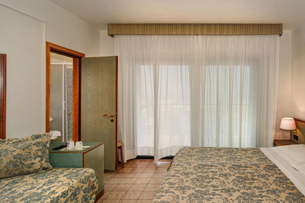 Hotel Paris Λίντο ντι Καμαϊόρε Εξωτερικό φωτογραφία