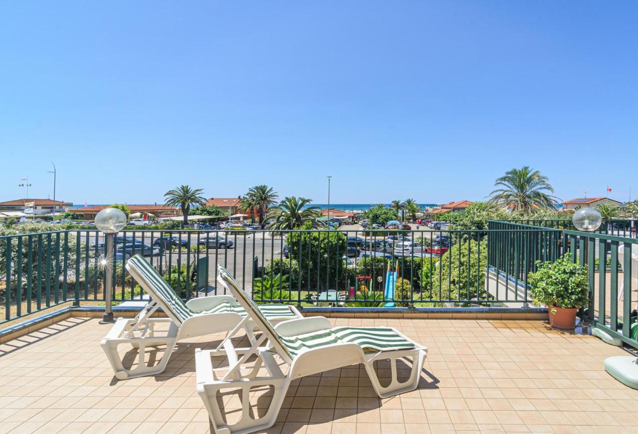 Hotel Paris Λίντο ντι Καμαϊόρε Εξωτερικό φωτογραφία