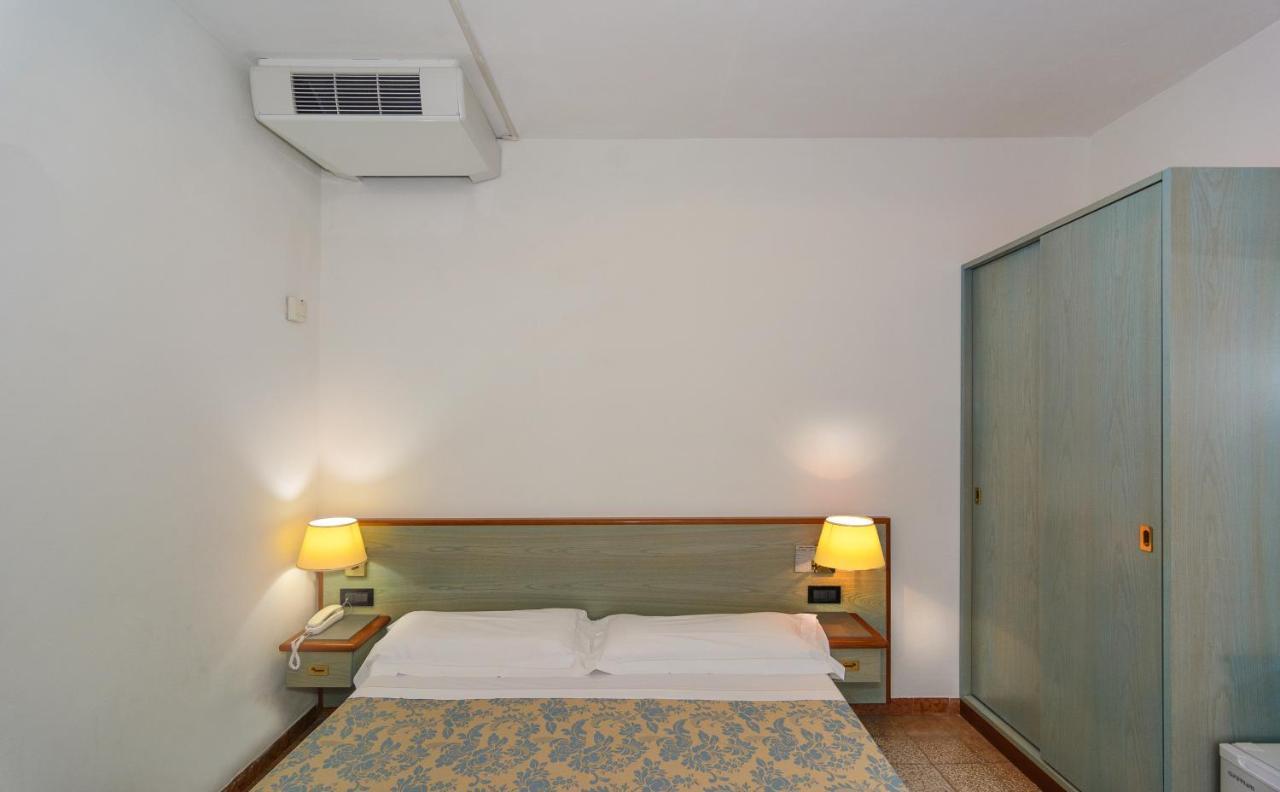 Hotel Paris Λίντο ντι Καμαϊόρε Εξωτερικό φωτογραφία
