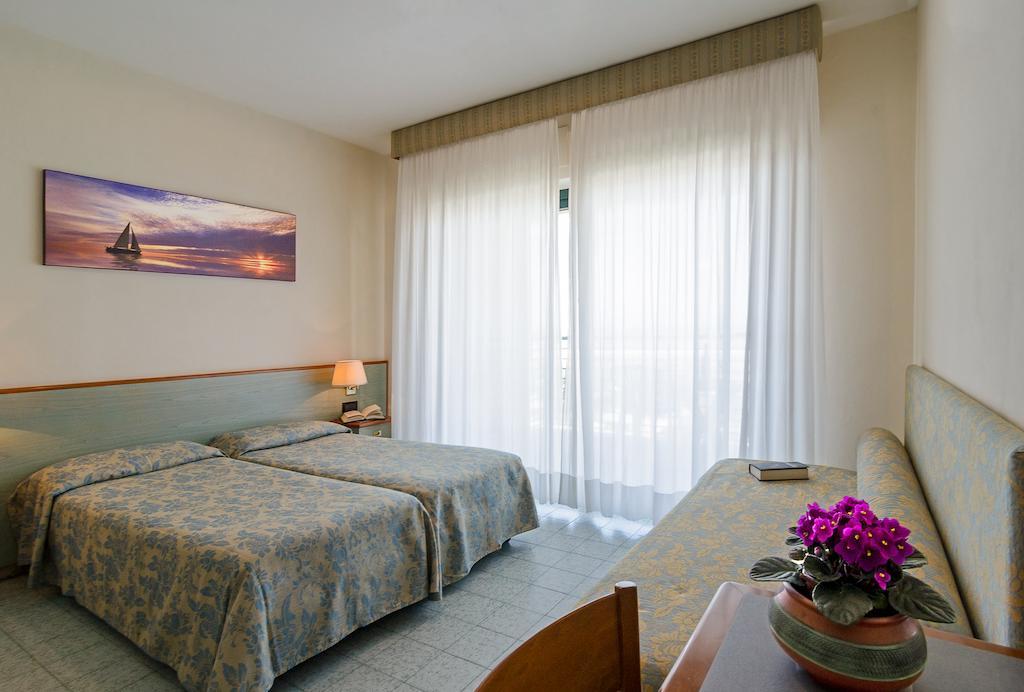Hotel Paris Λίντο ντι Καμαϊόρε Δωμάτιο φωτογραφία