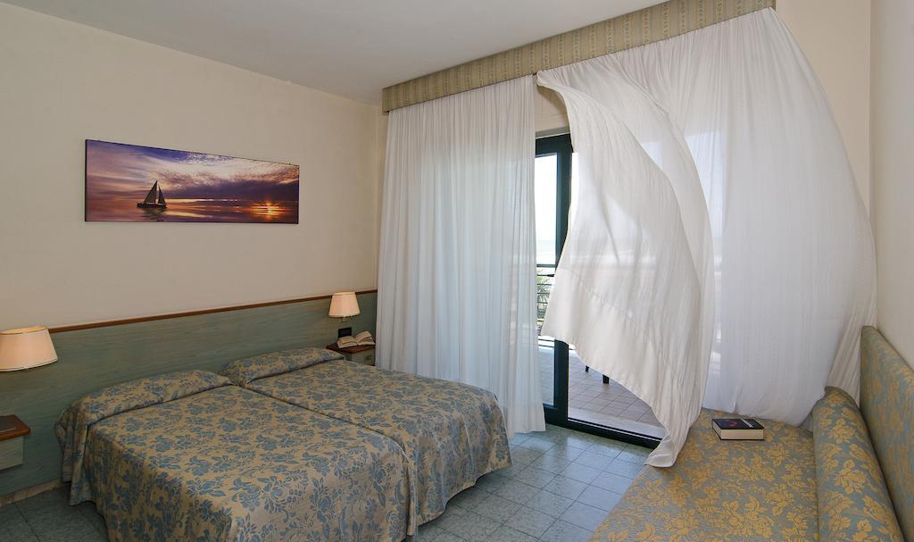 Hotel Paris Λίντο ντι Καμαϊόρε Δωμάτιο φωτογραφία