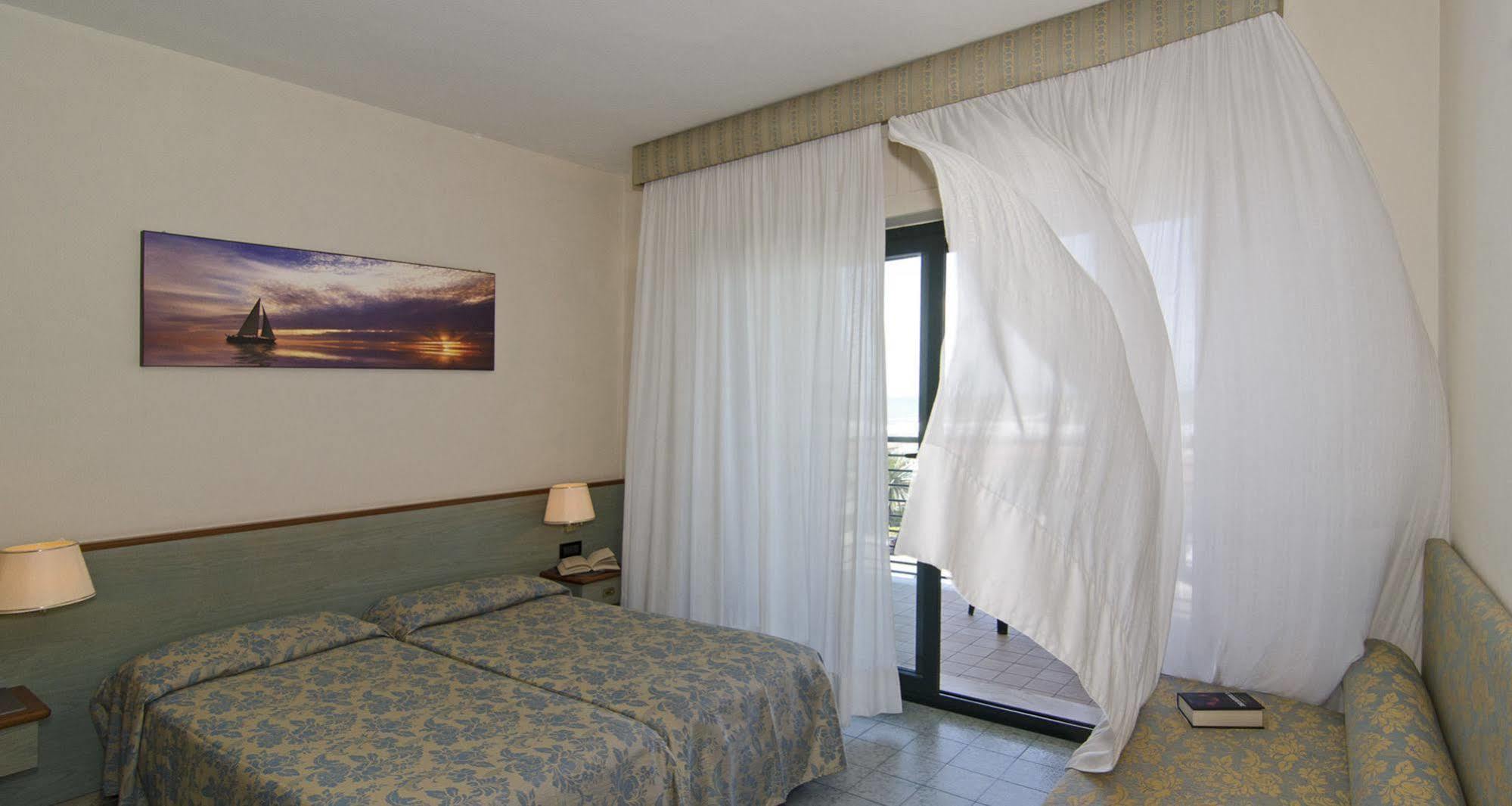 Hotel Paris Λίντο ντι Καμαϊόρε Εξωτερικό φωτογραφία
