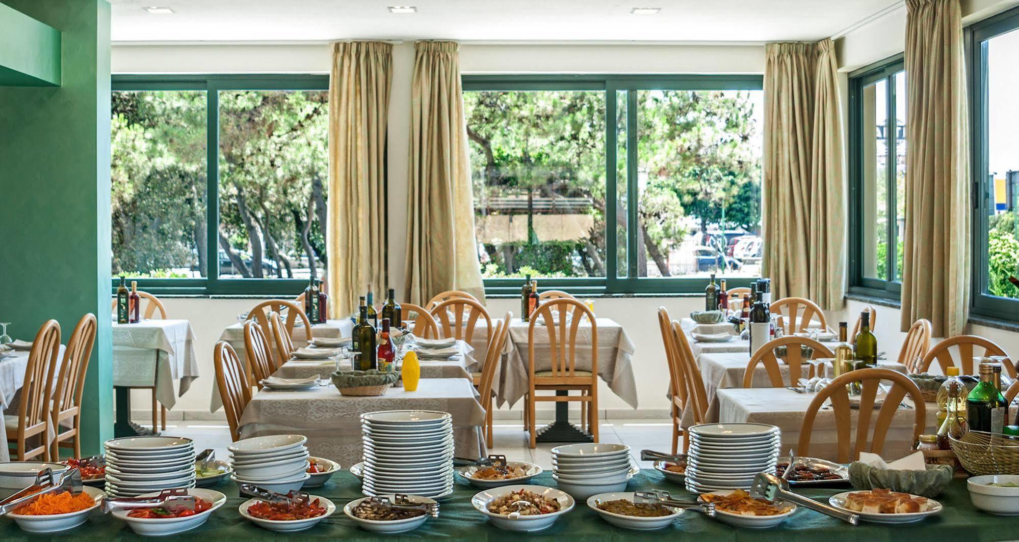 Hotel Paris Λίντο ντι Καμαϊόρε Εξωτερικό φωτογραφία