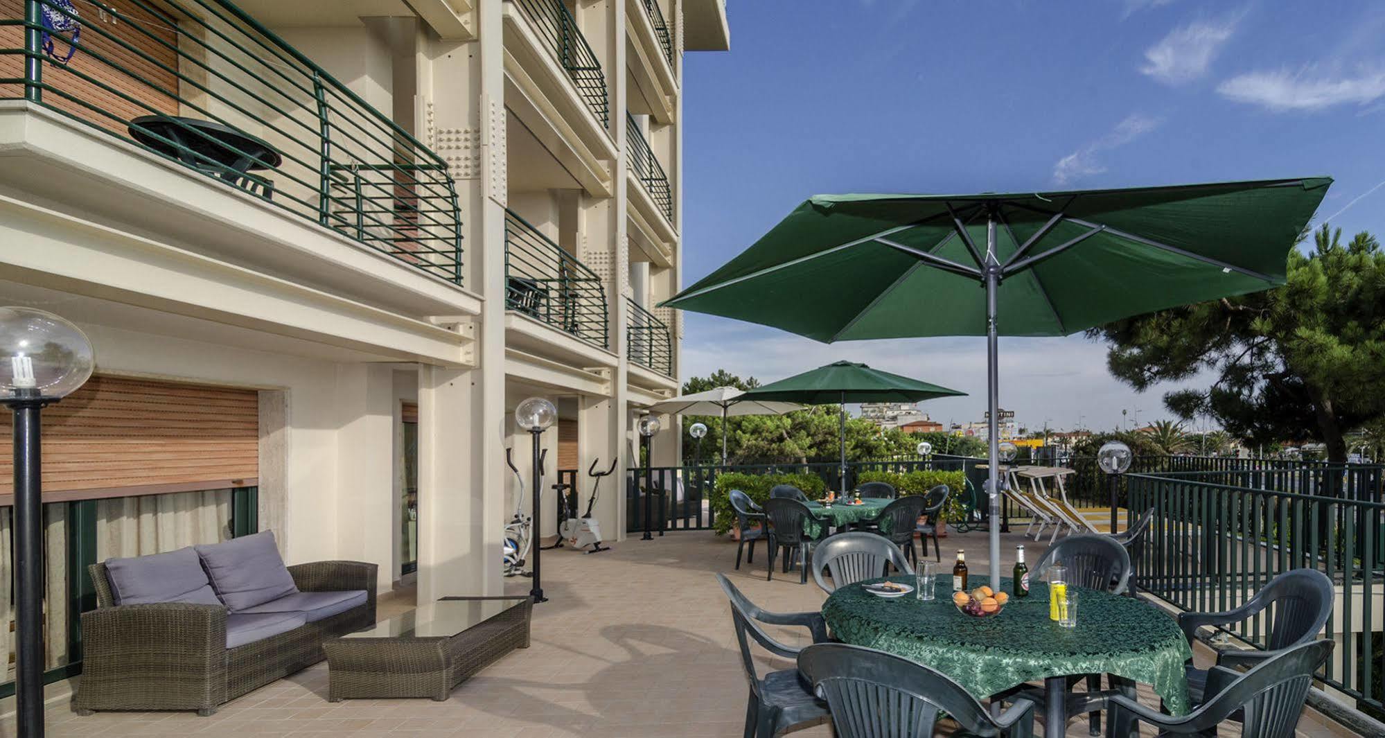 Hotel Paris Λίντο ντι Καμαϊόρε Εξωτερικό φωτογραφία