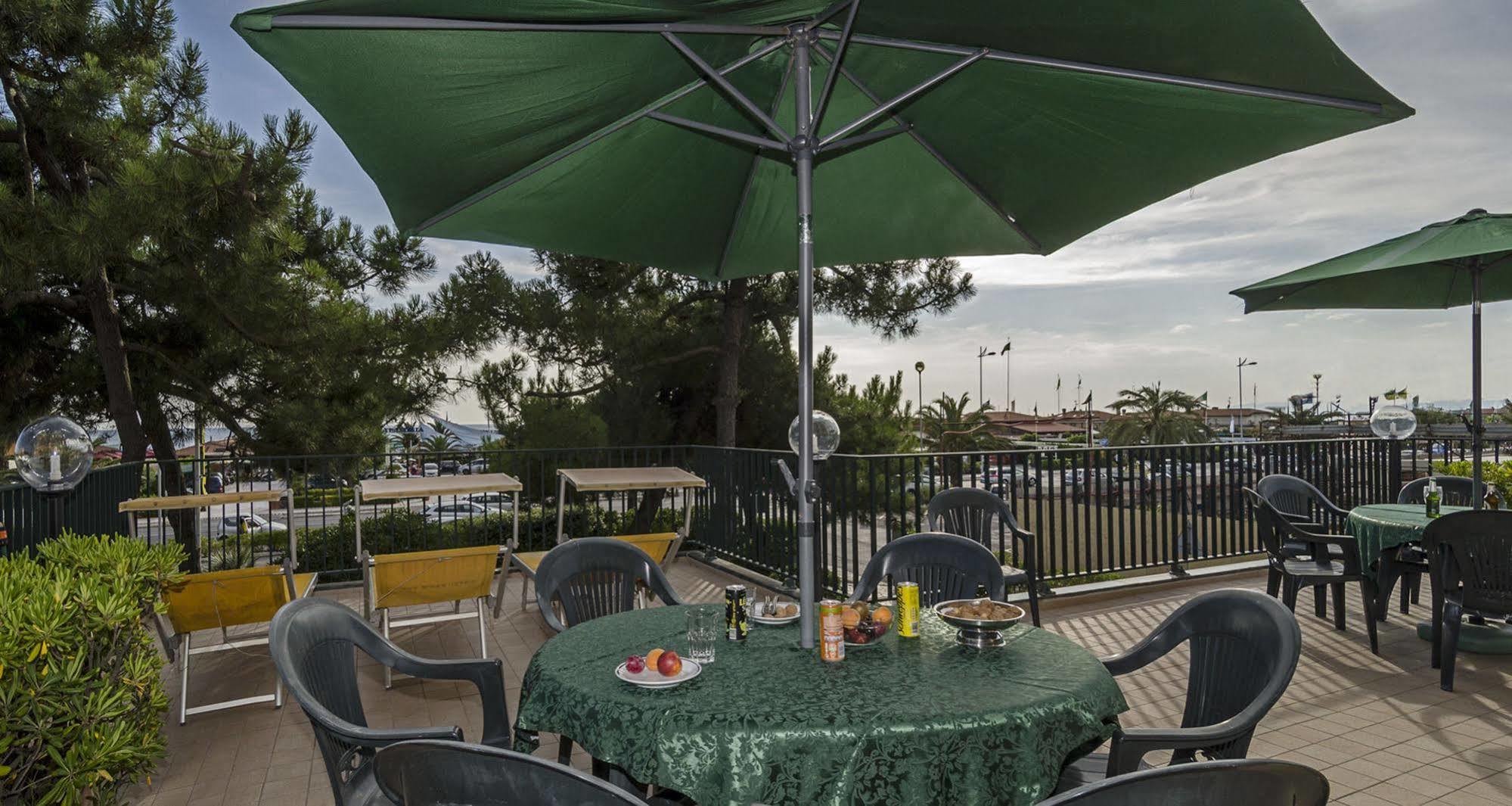 Hotel Paris Λίντο ντι Καμαϊόρε Εξωτερικό φωτογραφία